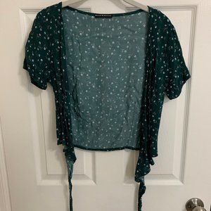 Short sleeve cropped cross tie patterned shirt